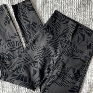 Aerie Play Grey / Black Palm Leaf Print Leggings size S